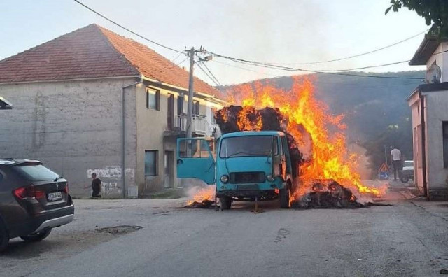 Požar uništio teretno vozilo u Šujici