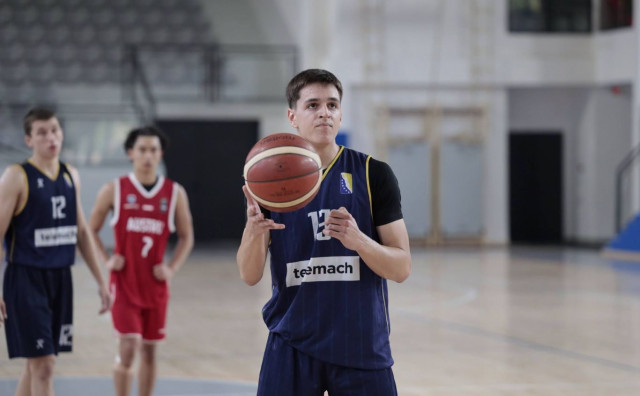 Dvojica mladih Mostaraca putuju na Europsko prvenstvo: Šipković i Božić među 12 košarkaša U-18 reprezentacije BiH