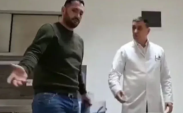 Uhićen muškarac koji je pred Vladu Đajića stavio vrećicu s bijelim prahom