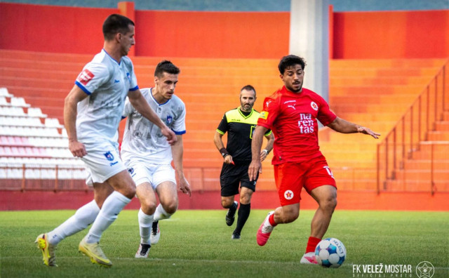Nogometaši Veleža poraženi su od Jadrana iz Ploča rezultatom 3:1 u prijateljskoj utakmici odigranoj 26. srpnja na stadionu Rođeni.