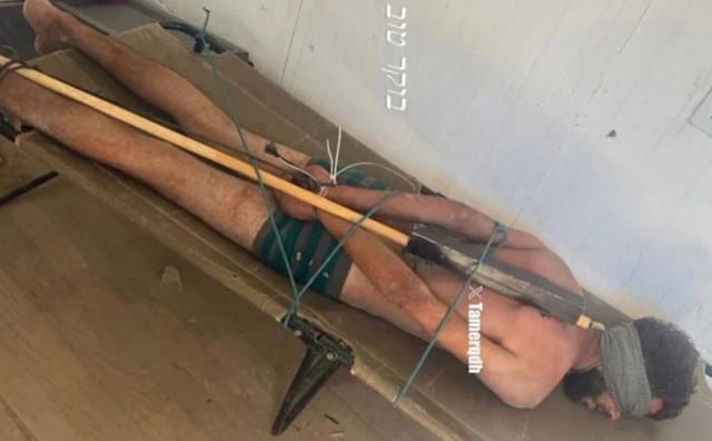 Procurila fotografija mučenja palestinskog zatvorenika
