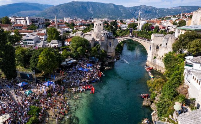 Svjetska skakačka elita ponovno stiže u Mostar: Stari most slavi deset godina Red Bull Cliff Divinga