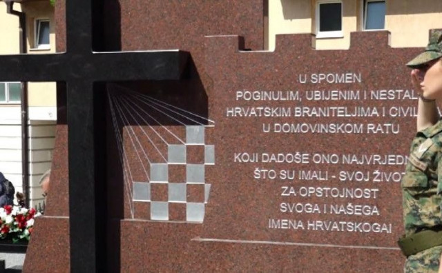 Mladić koji oca gotovo nije ni upoznao otkrio spomenik poginulim braniteljima u Konjicu