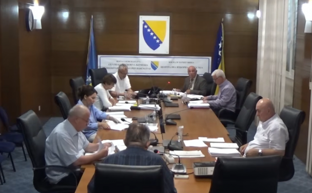 Lučićev status o Čoviću podijelio SIP: Jedni bili za kaznu od 4.500 KM, drugi tvrde da bi to bila politička cenzura