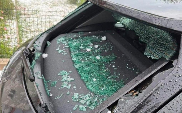 Tuča u Nevesinju napravila ogromne štete i na vozilima