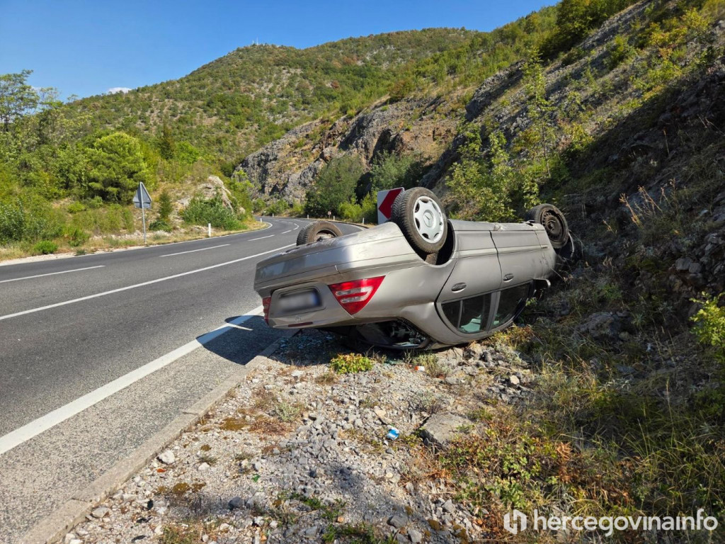 automobil na krovu Žovnica