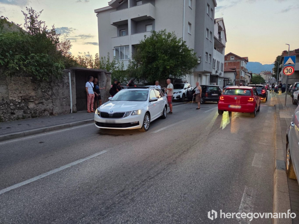 Sudar tri vozila u Mostaru, ozlijeđena pješakinja