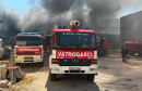 Veliki požar zahvatio je prostorije privatne tvrtke u Pocrtama kod Gruda. Na terenu su vatrogasci iz BiH i Hrvatske te Air Tractor.