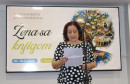 žena s knjigom