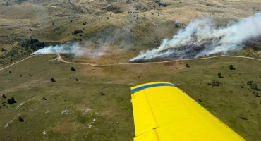 Air Tractori trenutačno ne mogu gasiti požar u Grudama zbog oštećenja jednog zrakoplova tijekom intervencije u Bosanskom Grahovu.