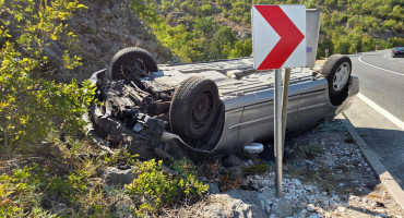 automobil na krovu Žovnica
