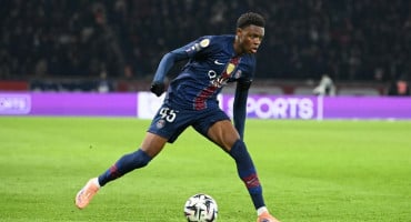 Dinamo je doveo 19-godišnjeg Francuza Noaha Nsokija iz PSG-a bez odštete, dok je pariški klub zadržao 50 posto od njegove buduće prodaje.
