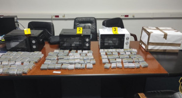 Državljanin Irske uhićen je na Sarajevskom aerodromu nakon što je policija u pošiljkama pronašla 21.189 tableta namijenjenih europskom tržištu.
