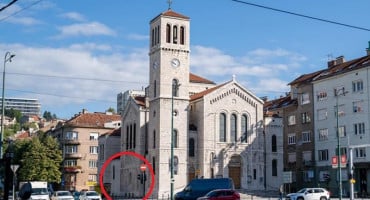 Nepoznata osoba ili više njih pokušali su skinuti bakreni oluk s crkve Sv. Josipa na Marijin Dvoru u Sarajevu. Policija je obavila očevid.