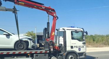Službeni Golf MUP-a ŽZH i Porsche sudarili se u Izbičnu