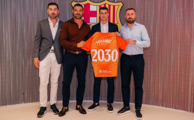 Barcelona je potvrdila transfer Dominika Livakovića iz Fenerbahčea. Hrvatski vratar potpisao je ugovor do 30. lipnja 2030. godine.