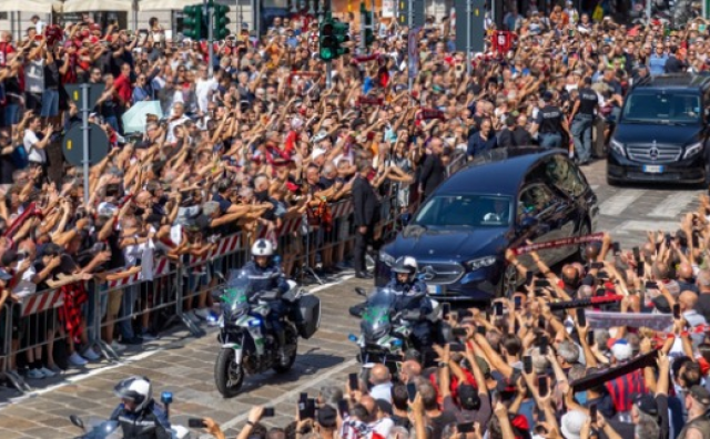 Tisuće ljudi u Milanu ispratile legendarnog Franca Baresija
