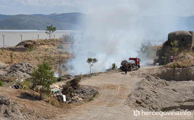 Požar u Rodoču prijeti gospodarskim objektima