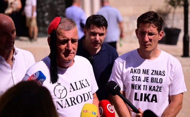 Državni vrh u svečanoj loži, Bulj Alku pratio među građanima