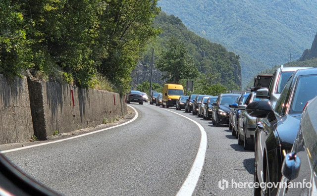 Izrazito pojačan promet na M-17: Gužve od Bradine prema Konjicu i Jablanici, dodatno usporavaju radovi