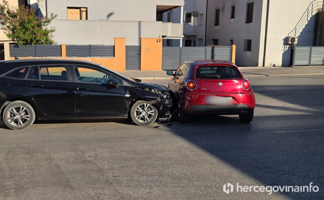 Sudar u Mostaru, oštećeni Alfa Romeo i Opel