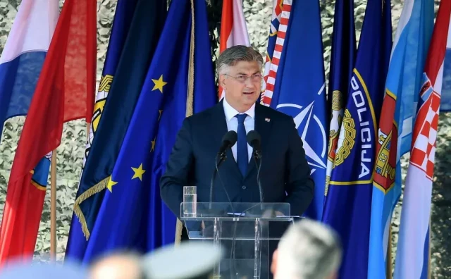 Plenković u Kninu najavio veće mirovine za 200.000 hrvatskih branitelja