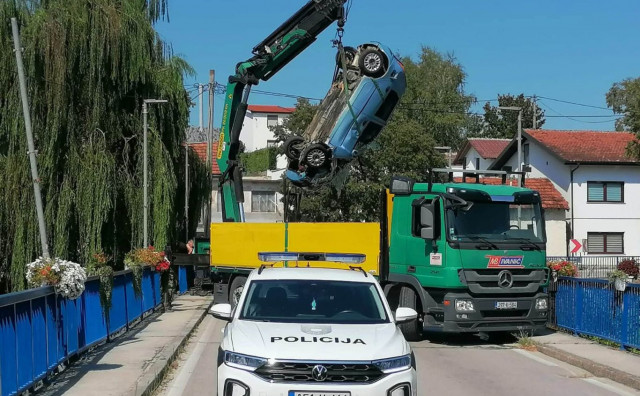Ljubuški vatrogasci izvukli automobil iz vode kod Bagina mosta