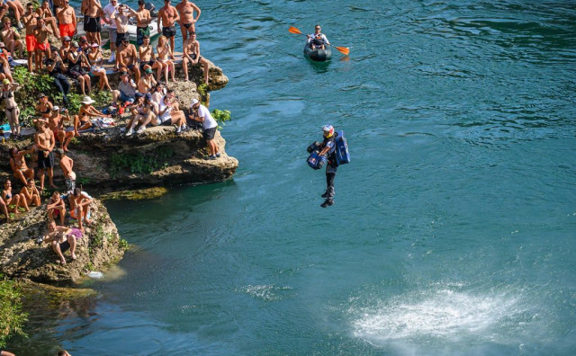 Spektakl na Starom mostu: Divanhana otvorila finale Red Bull Cliff Divinga, publiku oduševio i jetpack