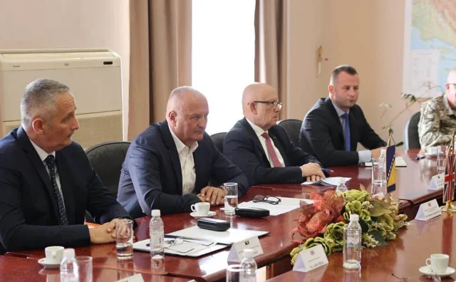 Helezov šef Kabineta uzeo 23.935 KM otpremnine pa ponovno imenovan na istu poziciju