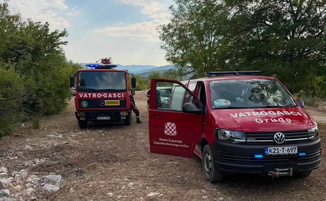 Vatrogasci stavili pod kontrolu požar kod Gruda