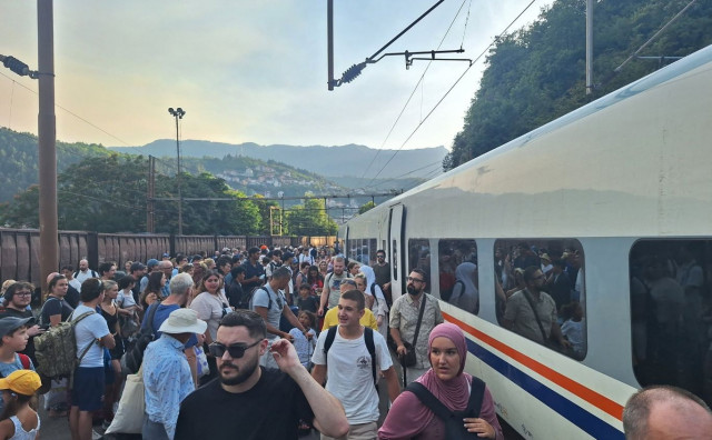 Zaustavljen vlak kod Konjica, prekinut promet između Ploča i Sarajeva
