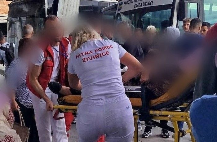 Autobus se zabio u autobusnu stanicu u Živinicama