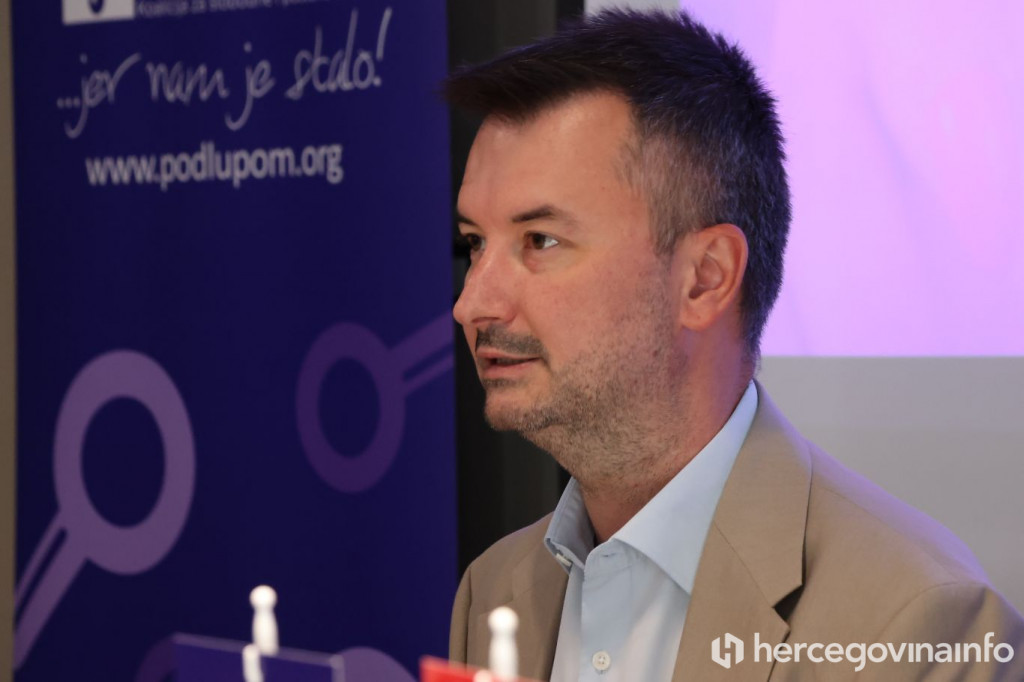 Pod lupom konferencija