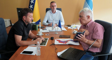 Austrijski stručnjak za gospodarenje otpadom Martin Steiner obišao je Uborak. Grad Mostar tvrdi da su dogovorene konkretne mjere, ali detalji nisu objavljeni.