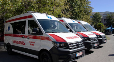 Domovima zdravlja Mostar, Rama i Prozor-Šćipe predana su tri vozila hitne pomoći vrijedna 549.666 KM. Završena je nabava za svih 12 domova zdravlja.