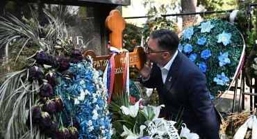 Državni ministar Staša Košarac posjetio je u Beogradu grob Ratka Mladića, položio vijenac i objavio fotografije uz vjersku poruku.
