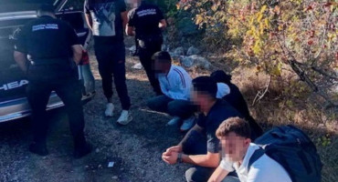 Granična policija BiH kod Ravnog spriječila je krijumčarenje šest državljana Turske. Uhićena su dvojica državljana BiH, a oduzeti su novac i dokazi.