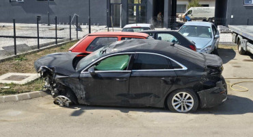 Službeni Audi A3 koji je u nesreći slupala Anja Ljubojević ide na licitaciju. Prije je vrijedio 46.500 KM, a početna cijena sada je 2.500 KM.