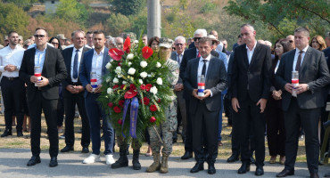 U Grabovici je obilježena 33. obljetnica zločina nad 33 hrvatska civila. Počast žrtvama odali su i Mario Kordić te Đani Rahimić.