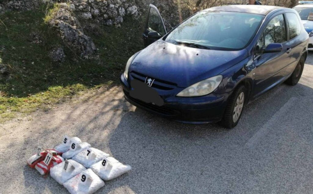 Mirovina je mala: 75-godišnji Hercegovac prevozio drogu