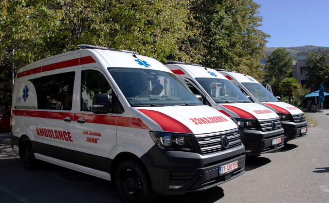 Domovima zdravlja Mostar, Rama i Prozor-Šćipe predana su tri vozila hitne pomoći vrijedna 549.666 KM. Završena je nabava za svih 12 domova zdravlja.