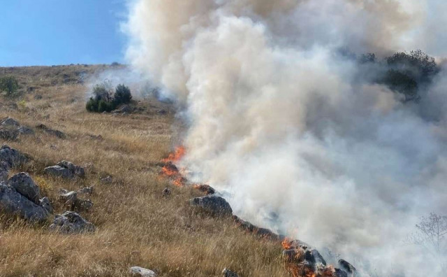Dim prekrio područje iznad Mostara, požar kod Rujišta pod kontrolom