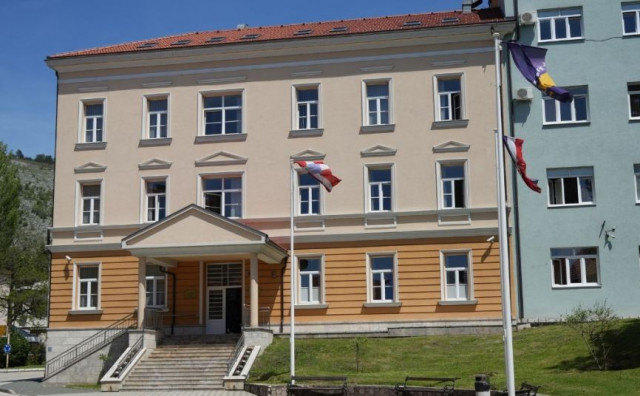 https://livno.ba/javni-natjecaj-za-radno-mjesto-rukovodeceg-drzavnog-sluzbenika-u-gradu-livnu/
