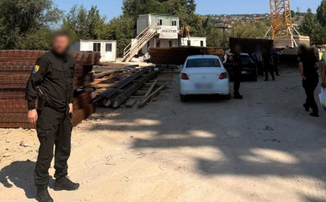 Kontrola sarajevskog gradilišta otkrila je četvoricu stranih radnika bez potrebnih dozvola. Otkazan im je boravak u BiH, a mjere su najavljene i prema tvrtki koja ih je angažirala.