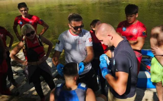Ozlijeđeni rafter prevezen je čamcem do Džajića, a potom u Hitnu pomoć Konjic. Intervenciju su otežali nepristupačan teren i nedostatak signala.