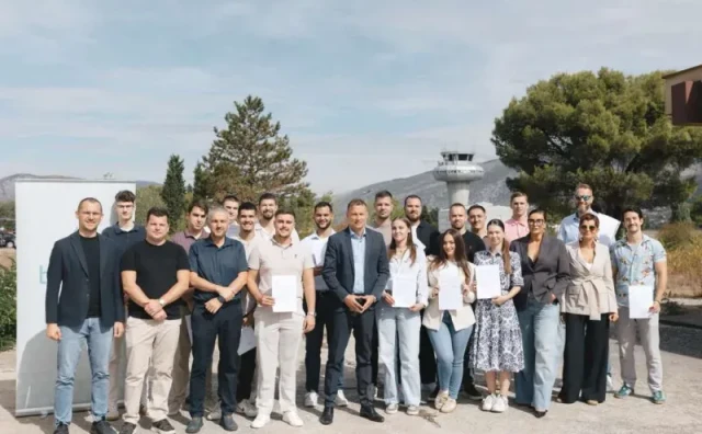 Prva generacija od 17 polaznika Centra za obuku BHANSA-e u Mostaru završila je osnovnu obuku za kontrolore zračnog prometa.