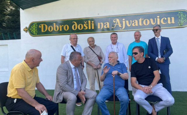 Stjepan Mesić posjetio Ajvatovicu i Donji Vakuf