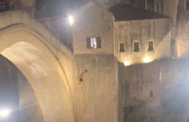 VIDEO Mladić skočio sa Starog mosta, upućen apel: 'Ovo je moglo završiti sasvim drukčije'