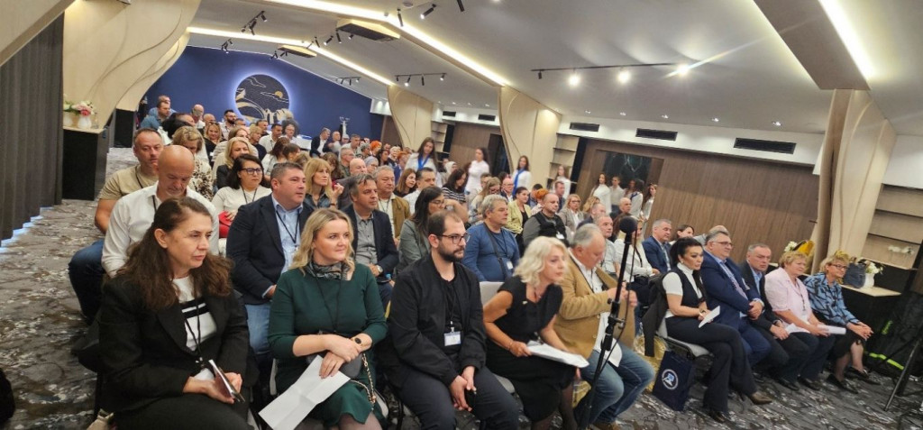Edina Čomić iz Mostara izabrana je za predsjednicu SSVOONK-a BiH na VIII. kongresu koji je okupio 80 delegata i sindikalne predstavnike iz više zemalja.