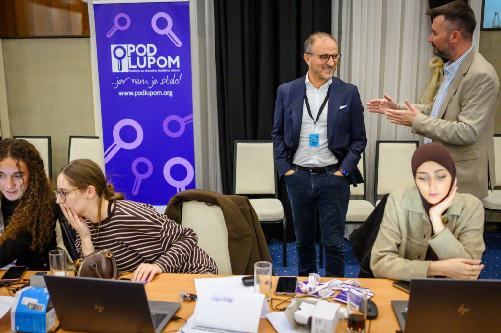 Luigi Soreca obišao je biračka mjesta i Pozivni centar Koalicije "Pod lupom", pohvalio rad SIP-a te pozvao građane BiH da izađu na izbore.